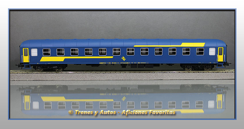 Coche pasajeros Serie 8000 BB-8896 2ª Clase - Renfe
