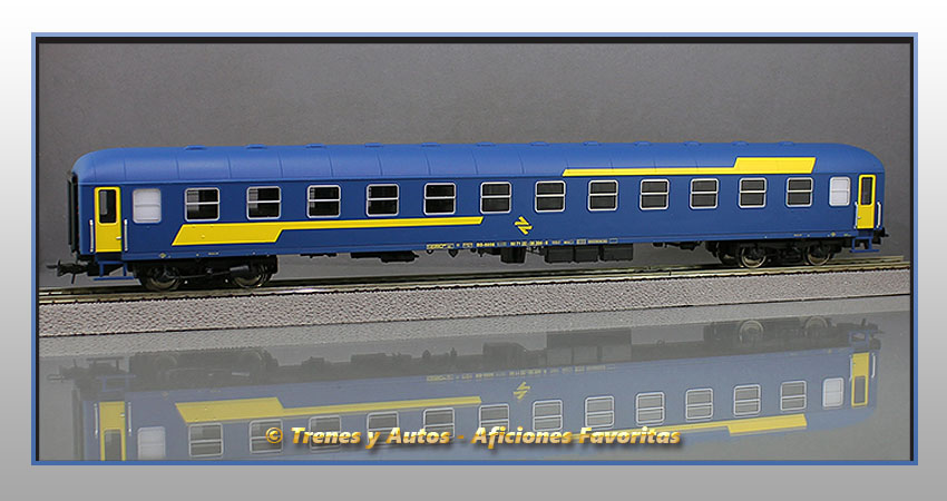 Coche pasajeros Serie 8000 BB-8896 2ª Clase - Renfe