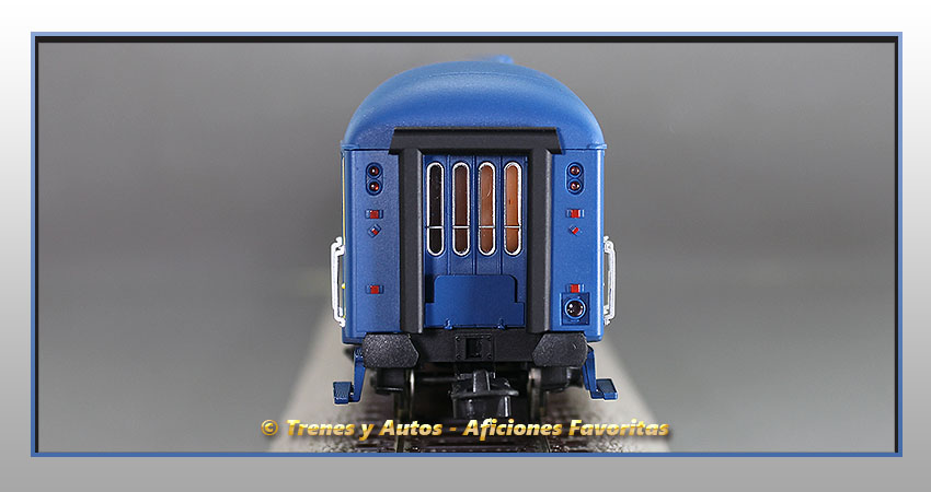 Coche pasajeros Serie 8000 BB-8896 2ª Clase - Renfe