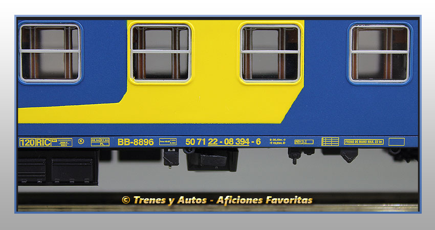 Coche pasajeros Serie 8000 BB-8896 2ª Clase - Renfe