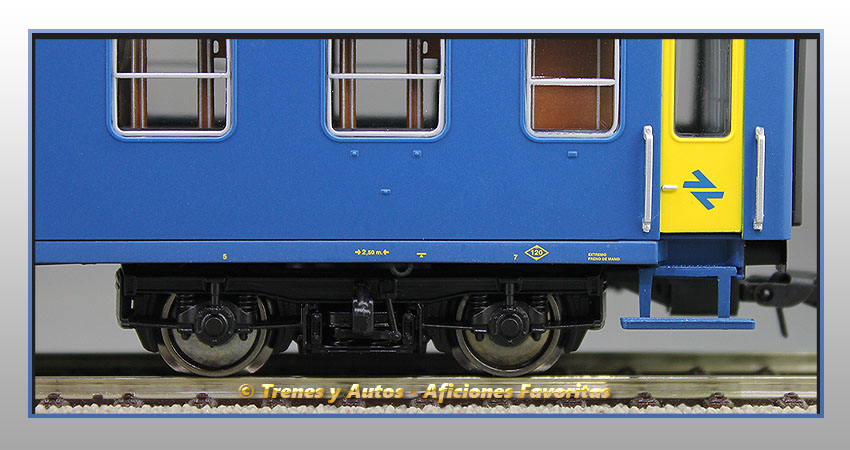 Coche pasajeros Serie 8000 BB-8896 2ª Clase - Renfe