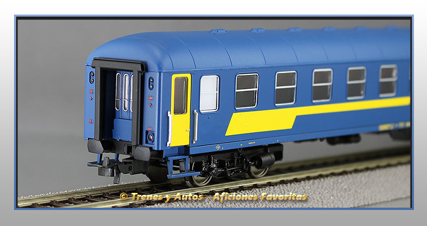 Coche pasajeros Serie 8000 BB-8896 2ª Clase - Renfe