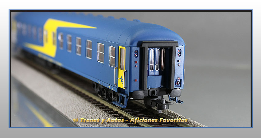 Coche pasajeros Serie 8000 BB-8896 2ª Clase - Renfe