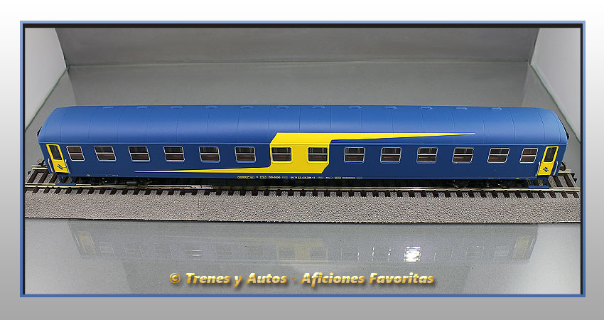 Coche pasajeros Serie 8000 BB-8896 2ª Clase - Renfe