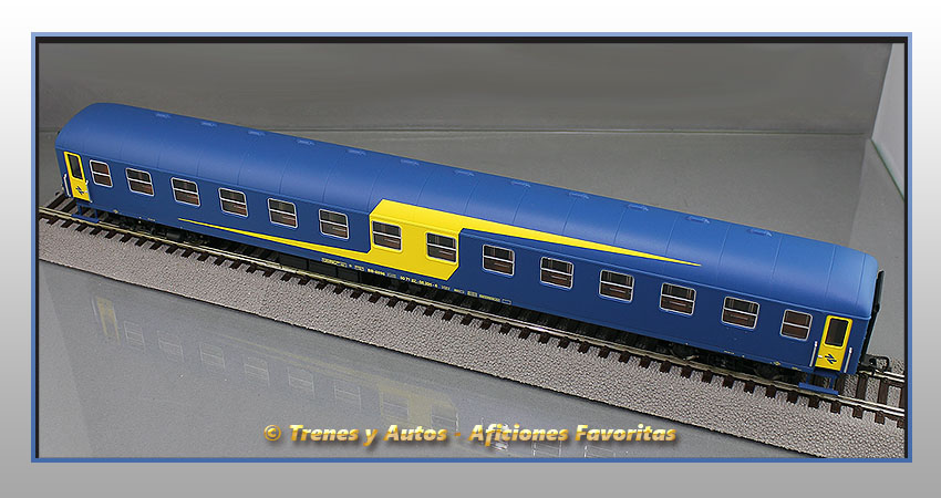 Coche pasajeros Serie 8000 BB-8896 2ª Clase - Renfe