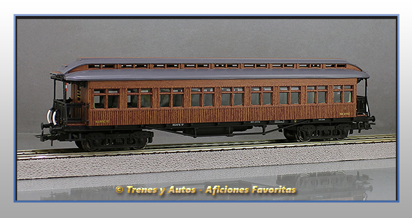 Coche pasajeros costa con linternón BB-2332 2ª Clase - Renfe