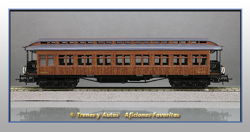 Coche pasajeros costa con linternón BB-2332 2ª Clase - Renfe