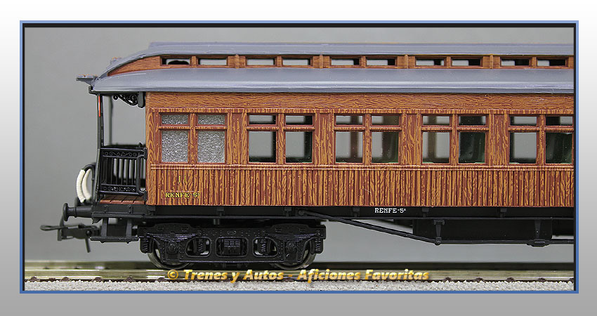 Coche pasajeros costa con linternón BB-2332 2ª Clase - Renfe