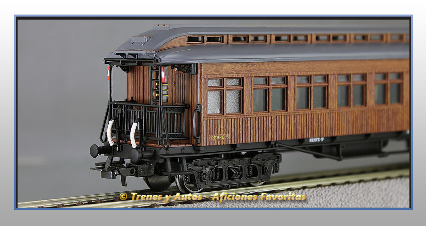 Coche pasajeros costa con linternón BB-2332 2ª Clase - Renfe