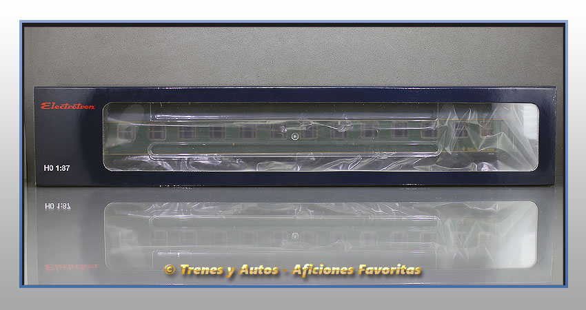 Coche pasajeros Serie 8000 BB-8562 2ª Clase - Renfe