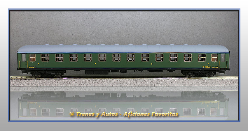 Coche pasajeros Serie 8000 BB-8562 2ª Clase - Renfe