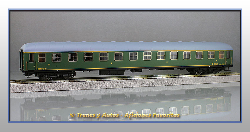 Coche pasajeros Serie 8000 BB-8562 2ª Clase - Renfe