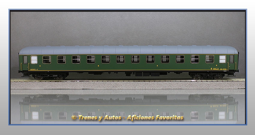 Coche pasajeros Serie 8000 BB-8562 2ª Clase - Renfe