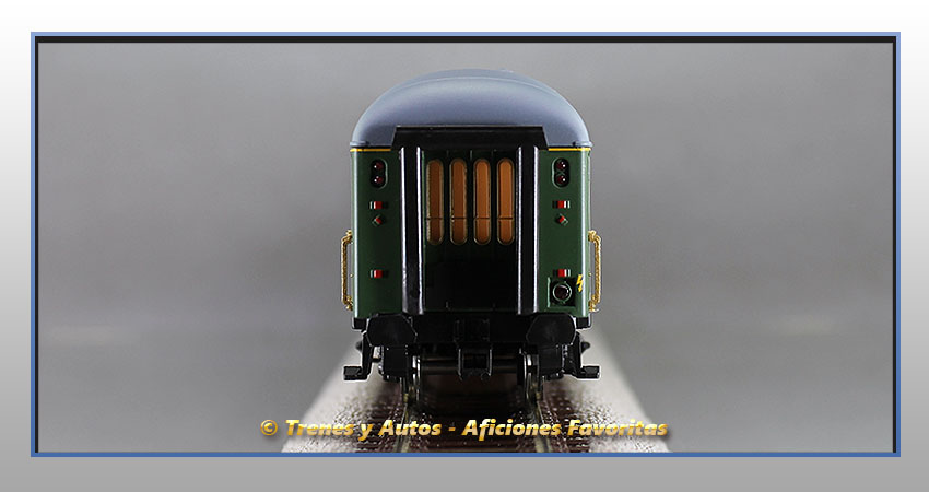 Coche pasajeros Serie 8000 BB-8562 2ª Clase - Renfe