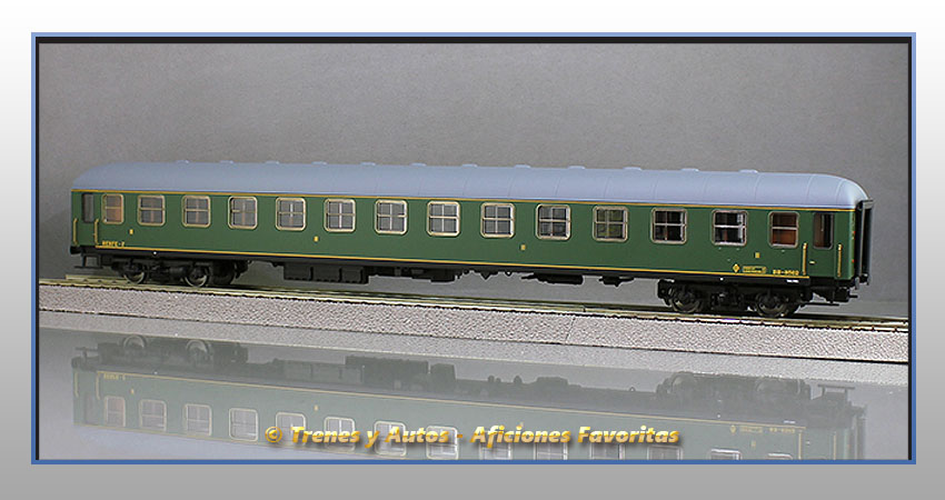 Coche pasajeros Serie 8000 BB-8562 2ª Clase - Renfe