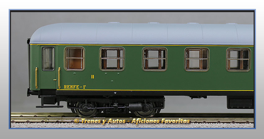 Coche pasajeros Serie 8000 BB-8562 2ª Clase - Renfe