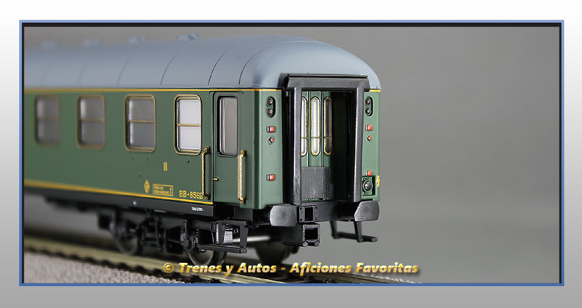 Coche pasajeros Serie 8000 BB-8562 2ª Clase - Renfe