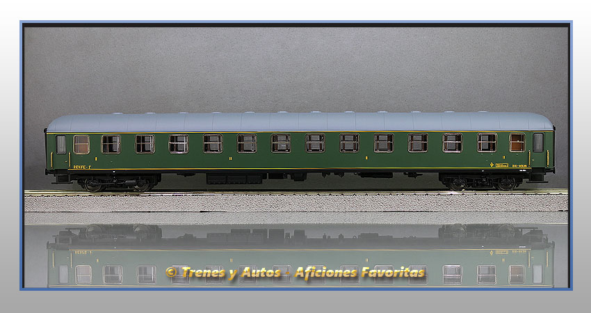 Coche pasajeros Serie 8000 BB-8536 2ª Clase - Renfe