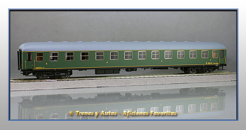 Coche pasajeros Serie 8000 BB-8536 2ª Clase - Renfe