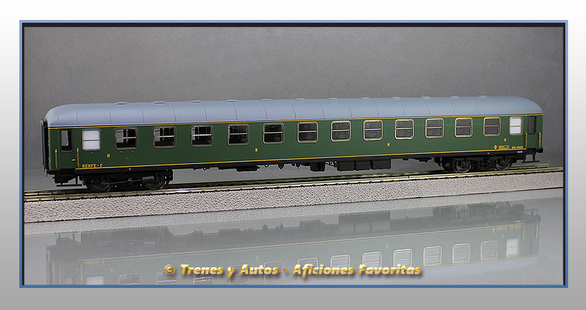 Coche pasajeros Serie 8000 BB-8536 2ª Clase - Renfe