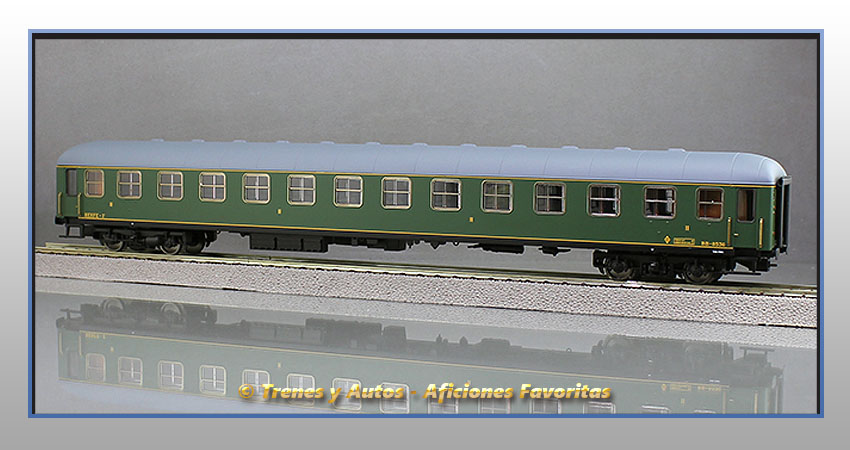 Coche pasajeros Serie 8000 BB-8536 2ª Clase - Renfe