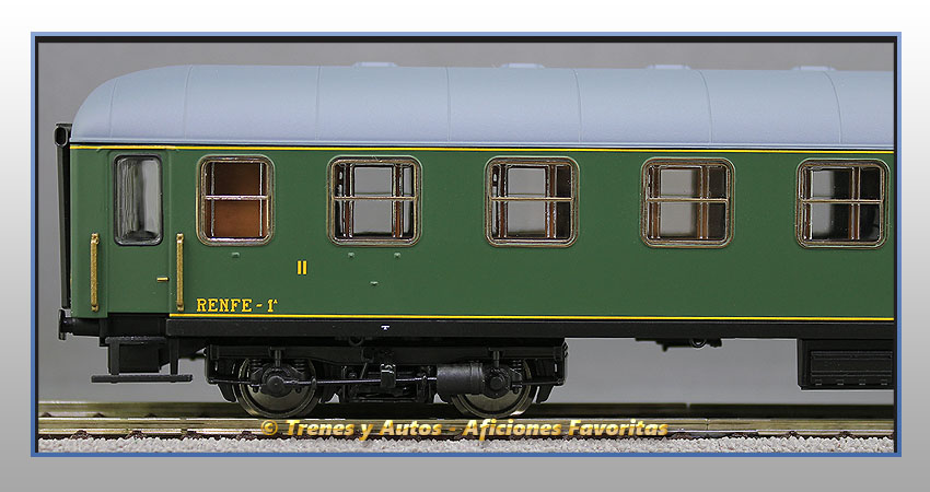 Coche pasajeros Serie 8000 BB-8536 2ª Clase - Renfe