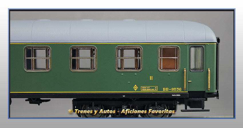 Coche pasajeros Serie 8000 BB-8536 2ª Clase - Renfe