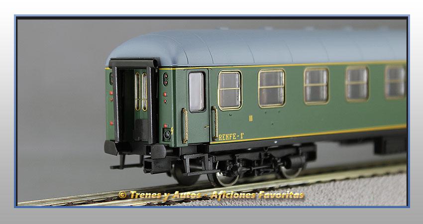 Coche pasajeros Serie 8000 BB-8536 2ª Clase - Renfe