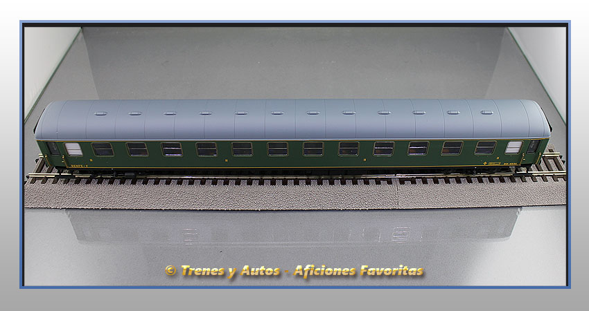Coche pasajeros Serie 8000 BB-8536 2ª Clase - Renfe