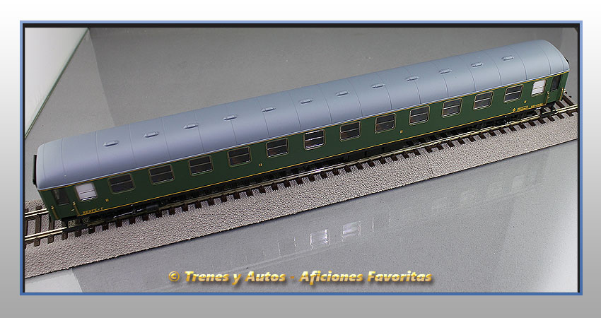 Coche pasajeros Serie 8000 BB-8536 2ª Clase - Renfe