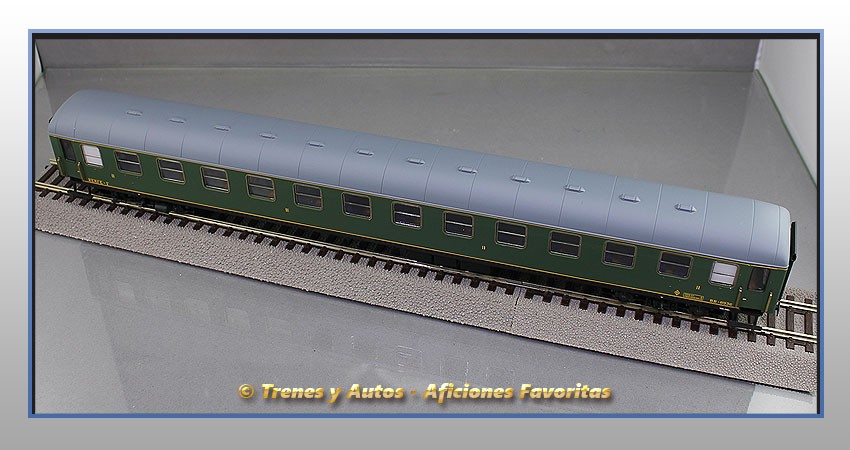 Coche pasajeros Serie 8000 BB-8536 2ª Clase - Renfe