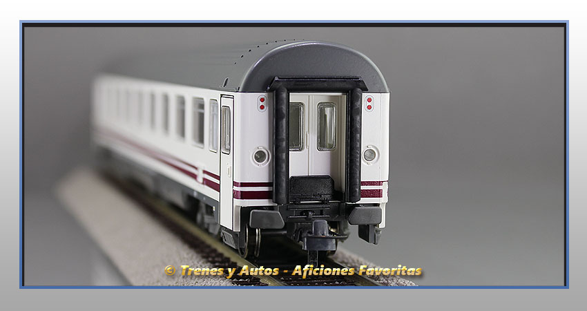 Coche pasajeros Serie 10000 A10x-10014 Pantone "Largo Recorrido" - Renfe