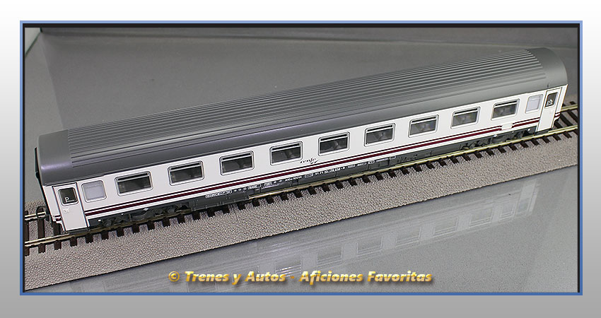 Coche pasajeros Serie 10000 A10x-10014 Pantone "Largo Recorrido" - Renfe