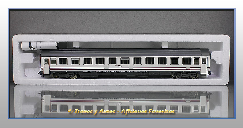 Coche pasajeros Serie 10000 B11x-10284 Pantone "Largo Recorrido" - Renfe
