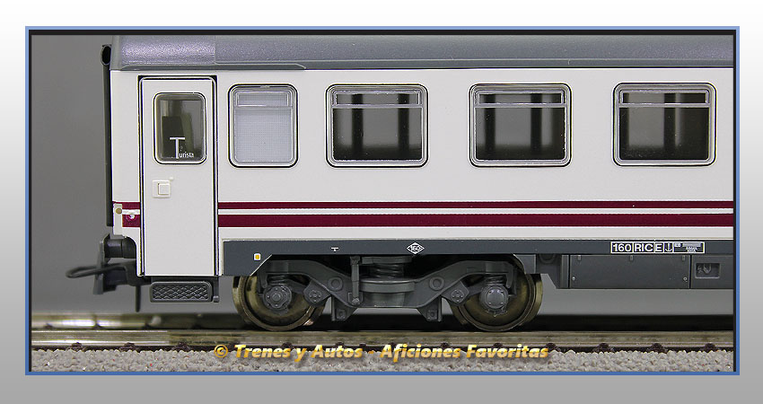 Coche pasajeros Serie 10000 B11x-10284 Pantone "Largo Recorrido" - Renfe