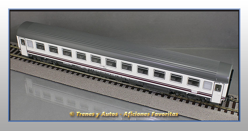 Coche pasajeros Serie 10000 B11x-10284 Pantone "Largo Recorrido" - Renfe