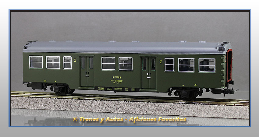 Coche pasajeros Serie 7000 "Yenkas" B-7001 2ª Clase - Renfe