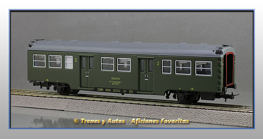 Coche pasajeros Serie 7000 "Yenkas" B-7001 2ª Clase - Renfe