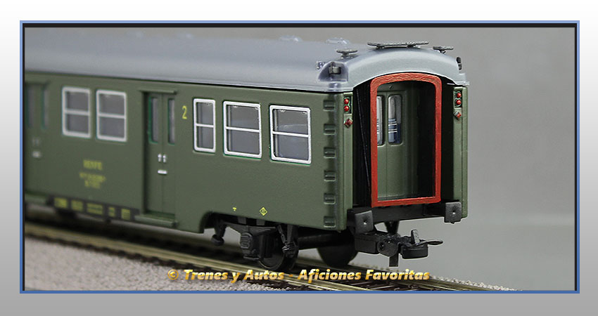 Coche pasajeros Serie 7000 "Yenkas" B-7001 2ª Clase - Renfe
