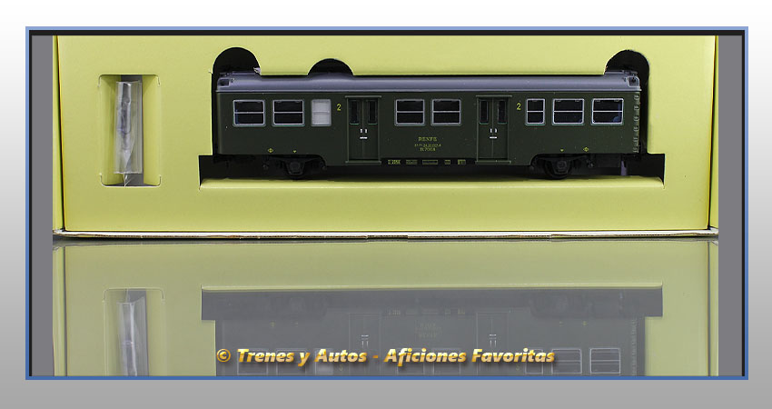 Coche pasajeros Serie 7000 "Yenkas" B-7008 2ª Clase - Renfe