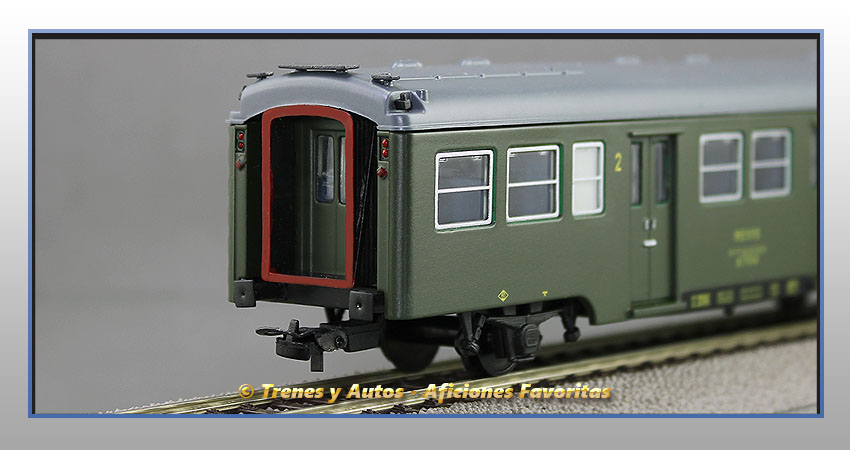 Coche pasajeros Serie 7000 "Yenkas" B-7008 2ª Clase - Renfe