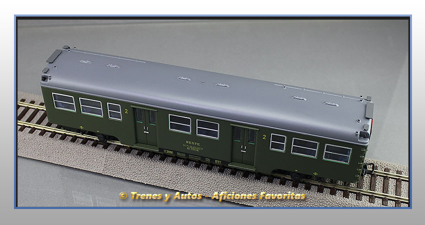 Coche pasajeros Serie 7000 "Yenkas" B-7008 2ª Clase - Renfe