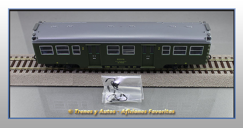 Coche pasajeros Serie 7000 "Yenkas" B-7008 2ª Clase - Renfe (Complementos)