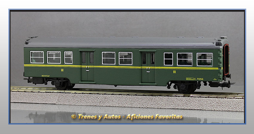 Coche pasajeros Serie 7000 "Yenkas" C-7050 3ª Clase - Renfe