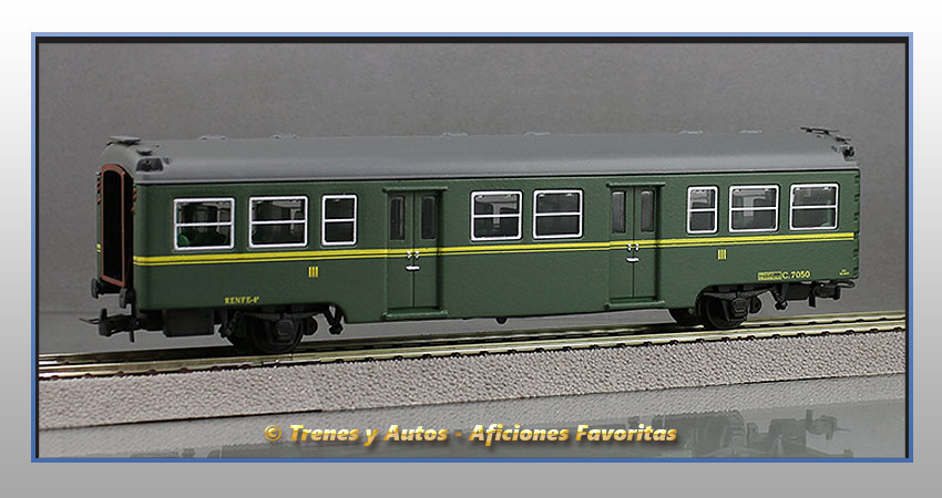 Coche pasajeros Serie 7000 "Yenkas" C-7050 3ª Clase - Renfe