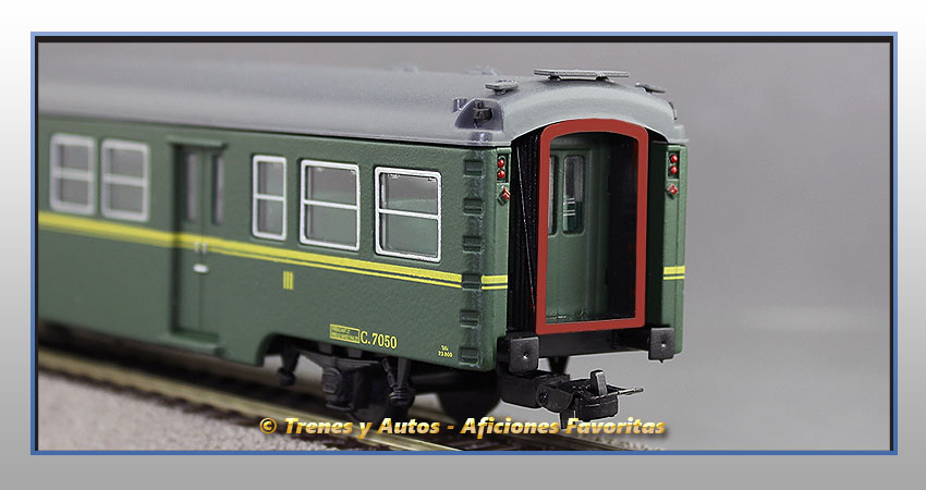 Coche pasajeros Serie 7000 "Yenkas" C-7050 3ª Clase - Renfe