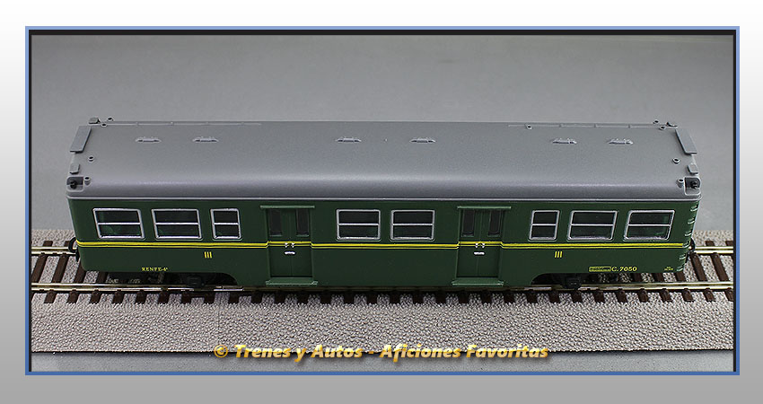Coche pasajeros Serie 7000 "Yenkas" C-7050 3ª Clase - Renfe