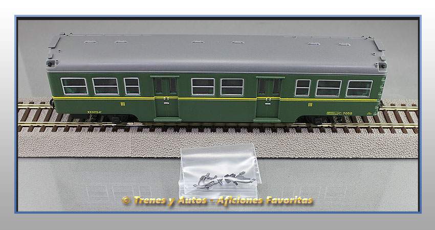 Coche pasajeros Serie 7000 "Yenkas" C-7050 3ª Clase - Renfe (Complementos)