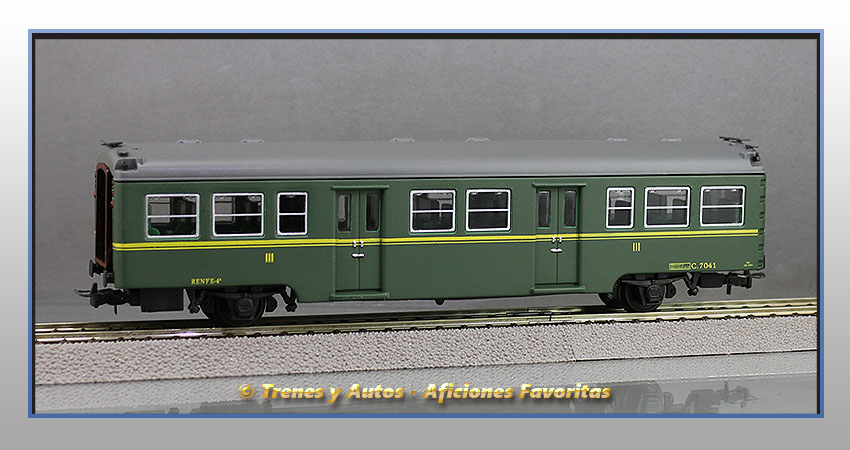 Coche pasajeros Serie 7000 "Yenkas" C-7041 3ª Clase - Renfe