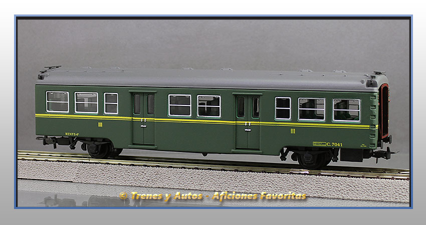 Coche pasajeros Serie 7000 "Yenkas" C-7041 3ª Clase - Renfe
